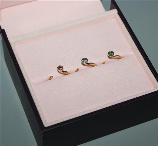 Set of three 18ct gold rings, variously set with pink sapphire, aquamarine and tourmaline